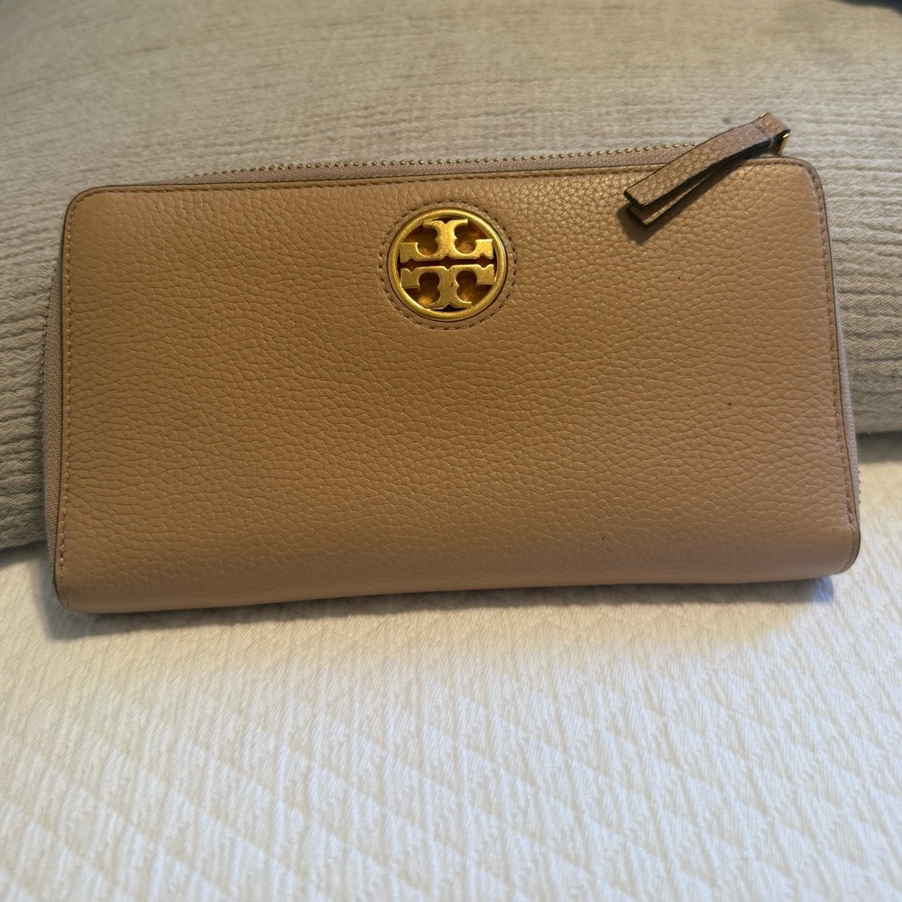 Tory Burch Pebbled Leather Continental Wallet in Tan with Gold Logo